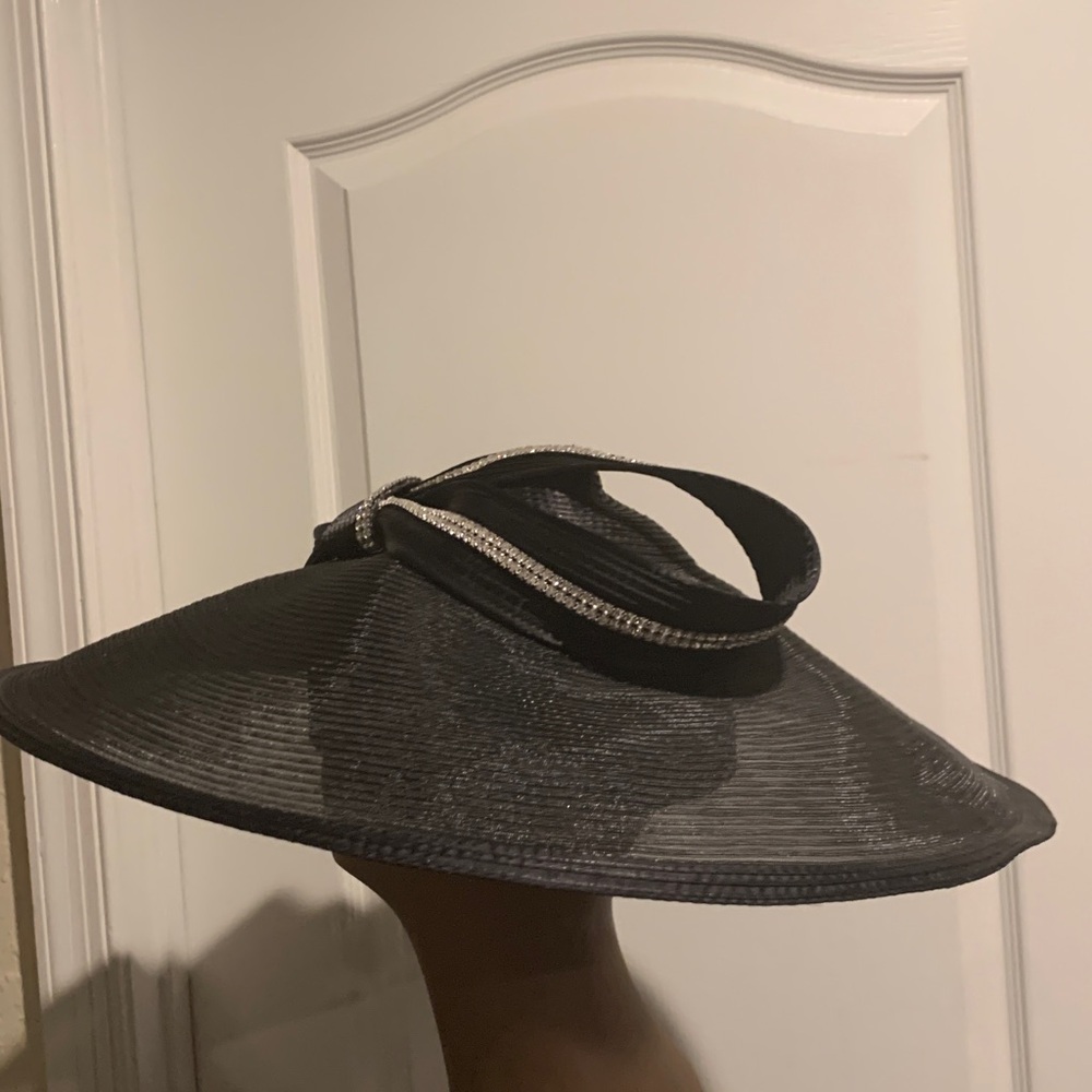 Elegant Black Wide-Brim Hat - Picture 4 of 4